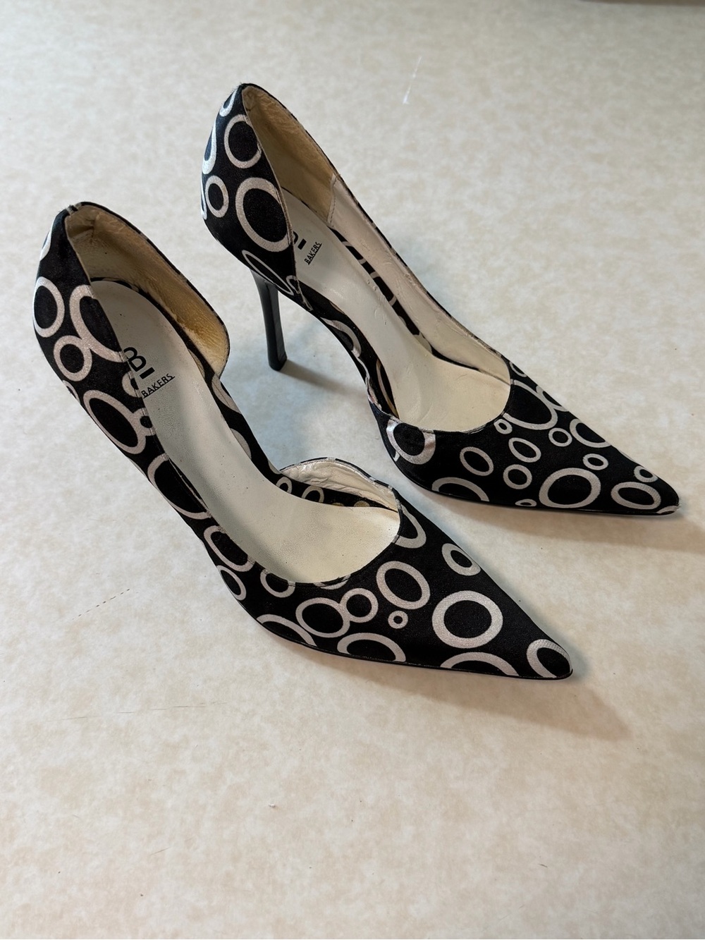 Vintage Retro Bakers Black & White Circle-Print Pointed-Toe Pumps